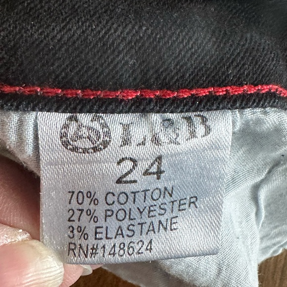 Capri’s - Picture 4 of 4